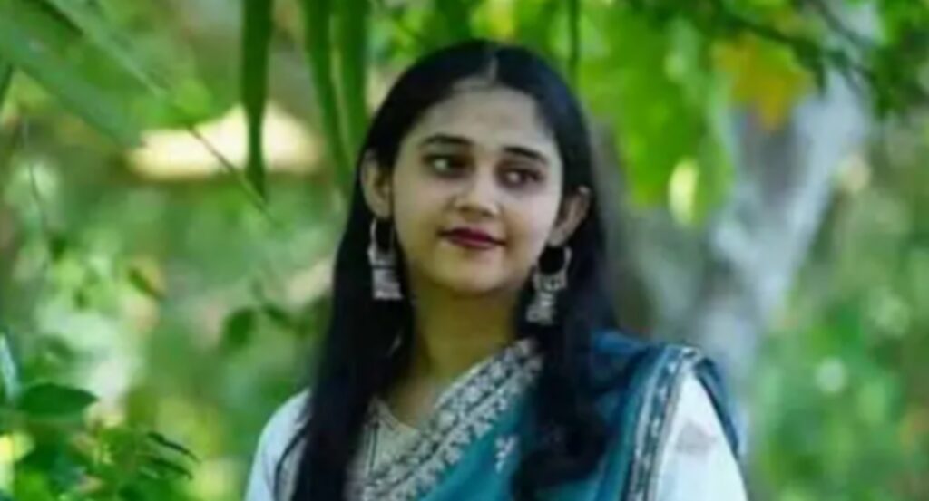 কক্সবাজারে ইজিবাইকের চাকায় ওড়না পেঁচিয়ে নারী পর্যটকের মৃত্যু
