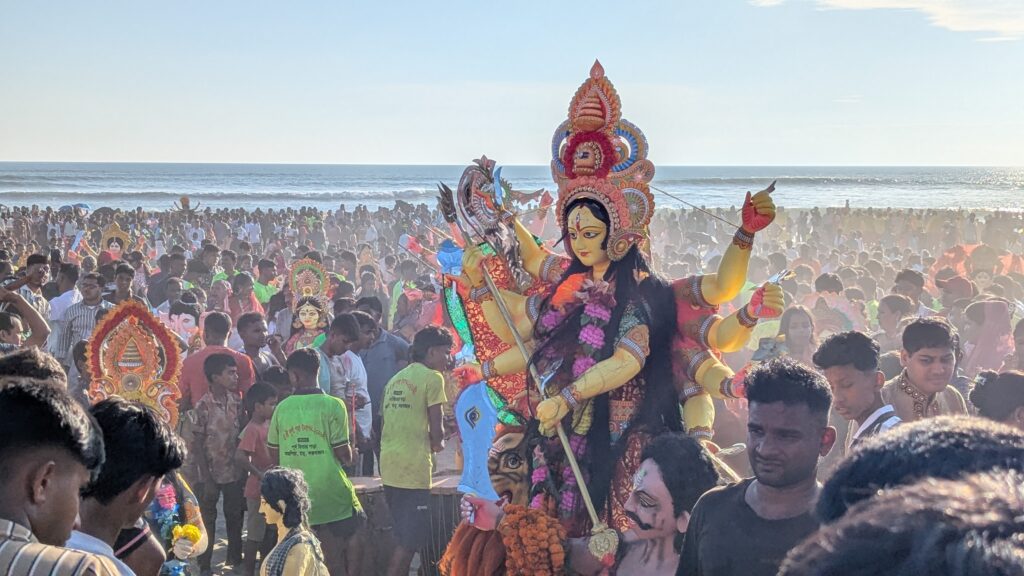 সৈকতপাড়ে সম্প্রীতির মিলনমেলা, শেষ হল দেশের সবচেয়ে বড় প্রতিমা বিসর্জন