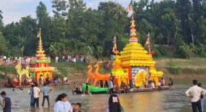 কক্সবাজারে বৌদ্ধদের ঐতিহ্যবাহী কল্পজাহাজ ভাসা উৎসব