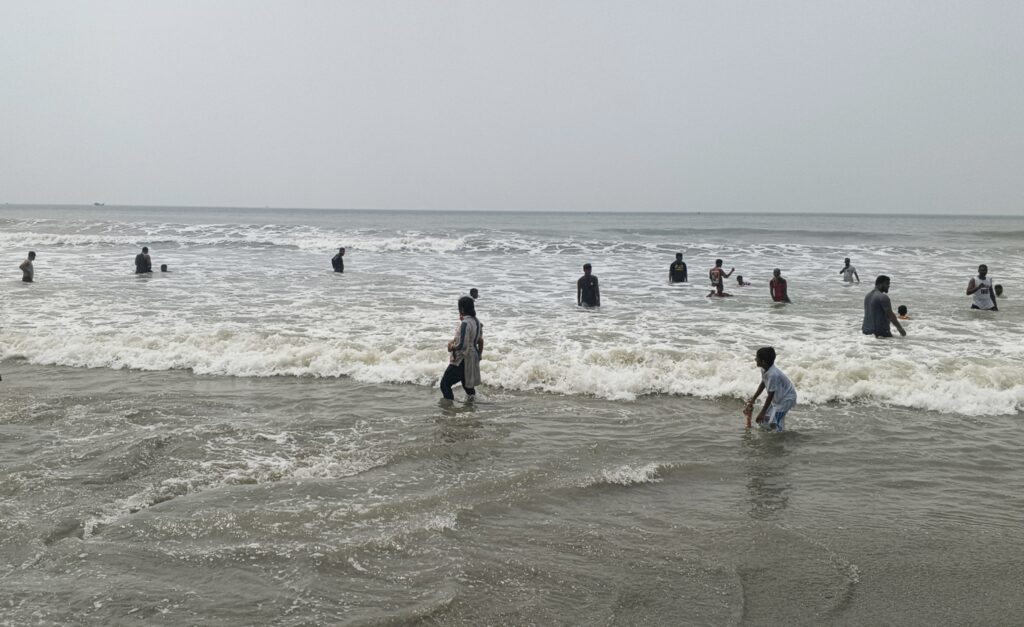 ইনানী সমুদ্রে গোসলে নামা পর্যটকের মরদেহ উদ্ধার