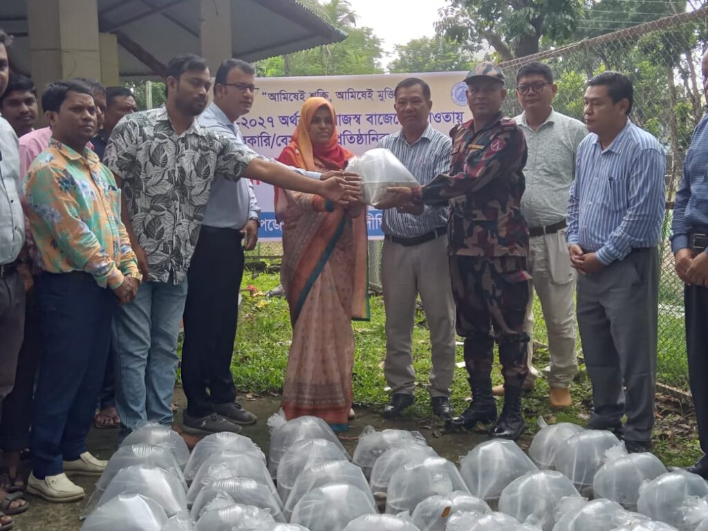 দীঘিনালায় সরকারি-বেসরকারি জলাশয়ে পোনামাছ অবমুক্ত