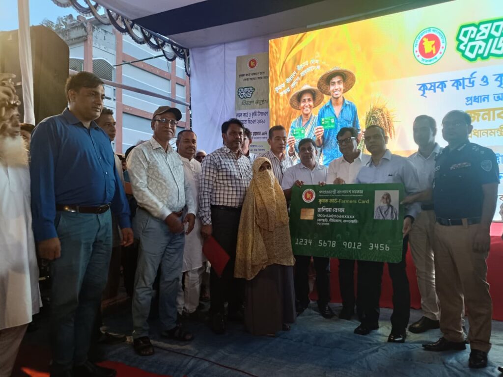 দীঘিনালায় ২ হাজার ৩০৫ কৃষক পেলেন কৃষক কার্ড
