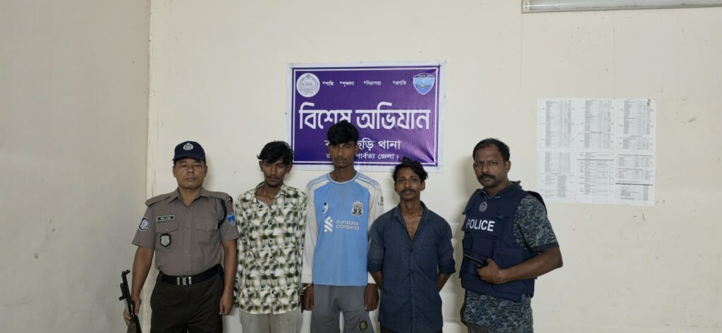 বাঘাইছড়িতে কিশোর গ্যাং ও মাদকবিরোধী অভিযানে ৩ আসামি গ্রেপ্তার