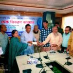 কুতুবদিয়ায় অসহায় মানুষের মাঝে জেলা পরিষদের ৩০ লাখ টাকার অনুদানের চেক বিতরণ