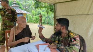 সেনাবাহিনীর মহালছড়ি জোনের উদ্যোগে বিনামূল্যে চিকিৎসাসেবা ও ওষুধ পেলেন দুর্গম পাহাড়ের মানুষ