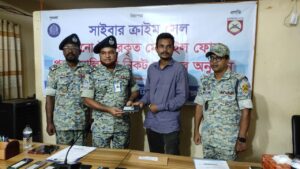 রাঙামাটিতে হারানো ৫০ মোবাইল ও ১৭ হাজার টাকা প্রকৃত মালিকদের ফিরিয়ে দিল এপিবিএন