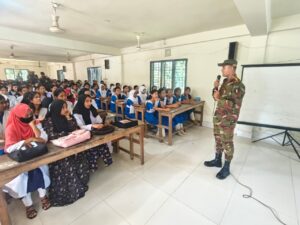 দীঘিনালায় সেনাবাহিনীর উদ্যোগে কিশোরীদের স্বাস্থ্য সচেতনতামূলক ক্লাস, অংশ নিল ৫ শতাধিক শিক্ষার্থী