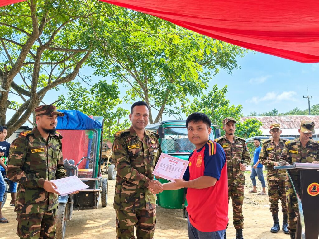 মহালছড়িতে সেনাবাহিনী আয়োজিত মেকানিক্যাল ও রিপেয়ারিং প্রশিক্ষণের সমাপনী, সনদ বিতরণ
