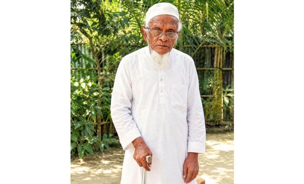 টেকনাফে পাহাড়ি মাটি পাচারের ডাম্পারের ধাক্কায় শতবর্ষী বৃদ্ধ নিহত