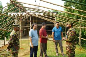 লংগদুতে দুর্গাপূজার প্রস্তুতি পরিদর্শন, মন্দিরে আর্থিক সহায়তা দিল সেনাবাহিনী