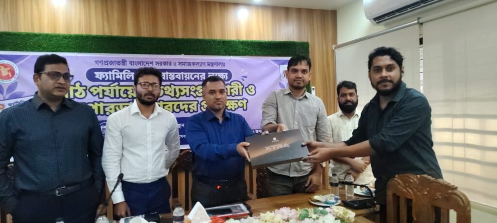 কাপ্তাইয়ে ফ্যামিলি কার্ড বাস্তবায়নে সুপারভাইজার ও তথ্যসংগ্রহকারীদের প্রশিক্ষণ শুরু