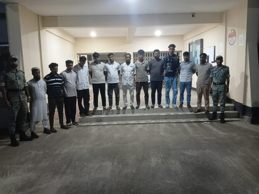 যৌথ বাহিনীর চেকপোস্টে মদসহ ১২ রোহিঙ্গা আটক, প্রত্যেকের ১৫ দিনের কারাদণ্ড