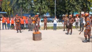 বান্দরবানে আন্তর্জাতিক দুর্যোগ প্রশমন দিবস উদযাপন, অগ্নিকাণ্ড ও ভূমিকম্প মোকাবিলায় মহড়া