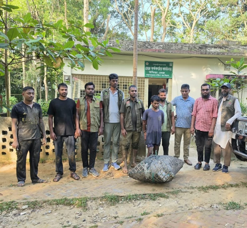 উখিয়ায় ৯টি জীবিত বকসহ শিকারি গ্রেপ্তার
