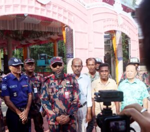 রামগড়ে দুর্গাপূজার নিরাপত্তায় ৩ প্লাটুন বিজিবি, পূজামণ্ডপে অনুদান দিলেন জোন অধিনায়ক