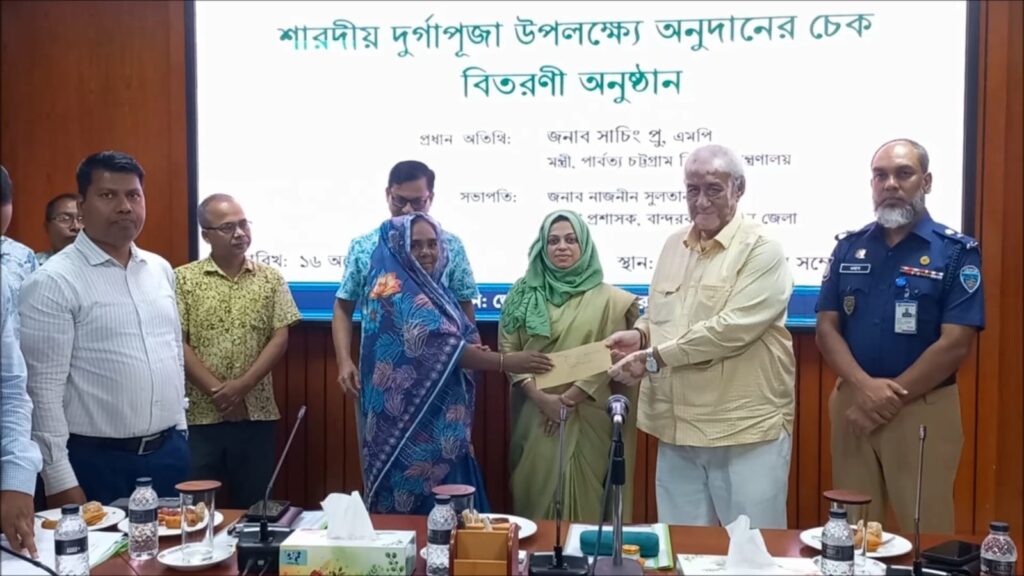দুর্গাপূজা উৎসবমুখর পরিবেশে হবে, গুজবে কান না দেওয়ার আহ্বান পার্বত্যমন্ত্রীর