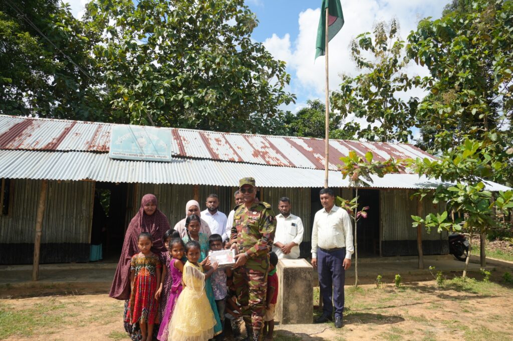 মহালছড়িতে বর্ণমালা আইডিয়াল স্কুল পরিদর্শন, শিক্ষার্থীদের শিক্ষা ও ক্রীড়া উপকরণ দিল সেনাবাহিনী