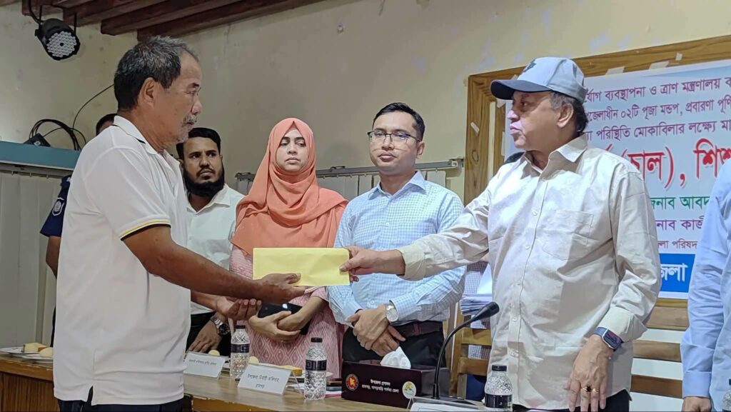 রামগড়ে মন্দির-বৌদ্ধ বিহারে অনুদান, বন্যায় ক্ষতিগ্রস্ত পরিবার পেল শিশু ও গো-খাদ্য
