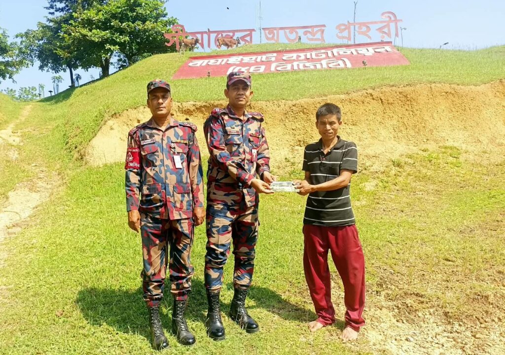 সাজেকে দুস্থ নাগরিককে আর্থিক সহায়তা দিল ৫৪ বিজিবি