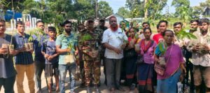 বাঘাইহাট সেনা জোনের উদ্যোগে পাহাড়ি-বাঙালি পরিবারে গাছের চারা বিতরণ