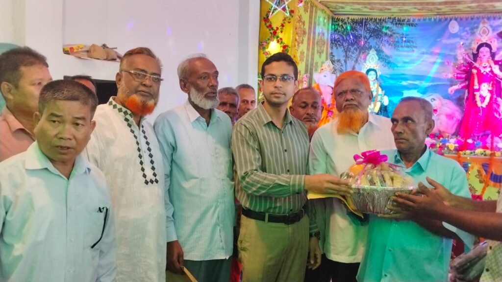 দুর্গম বরকলে ফোনে সনাতন ধর্মাবলম্বীদের খোঁজ নিলেন দীপেন দেওয়ান