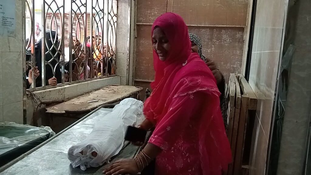 মহেশখালীর আদিনাথ জেটিতে টমটমের ধাক্কায় প্রাণ গেল ৪ বছরের শিশুর