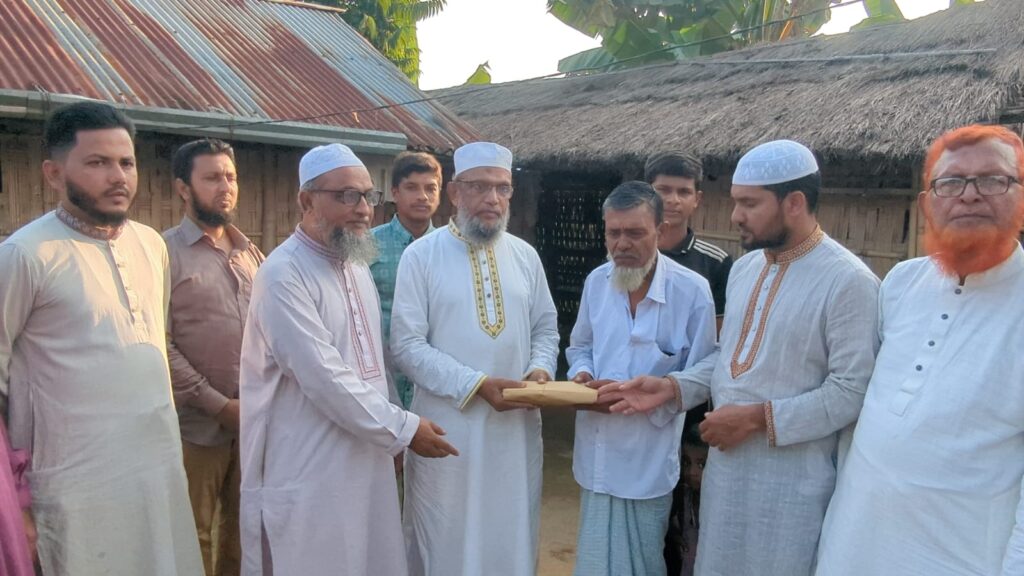 রামগড়ে জুলাই শহীদ মজিদের পরিবারকে জামায়াতের ২ লাখ টাকা সহায়তা