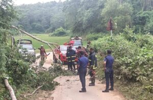 সন্ত্রাসী গ্রুপের অবরোধের পর লক্ষ্মীছড়ি জোন ও স্থানীয় প্রশাসনের যৌথ উদ্যোগে বাধা মুক্ত সড়ক, স্বস্তিতে সাধারণ মানুষ