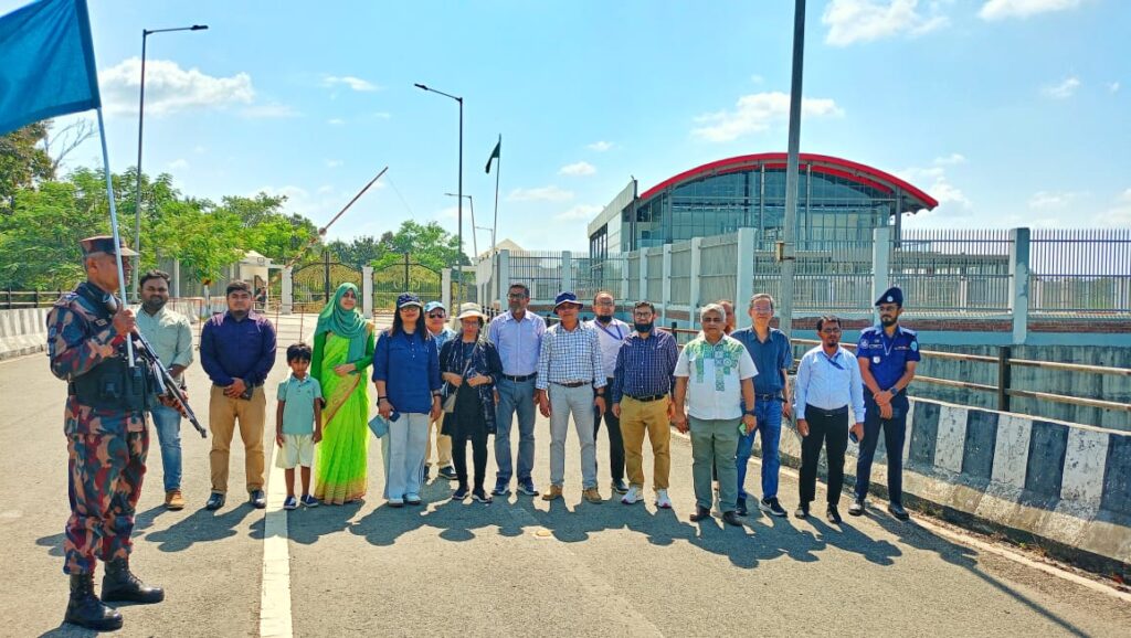 রামগড় স্থলবন্দরের অবকাঠামো পরিদর্শনে বিশ্বব্যাংকের প্রতিনিধিদল