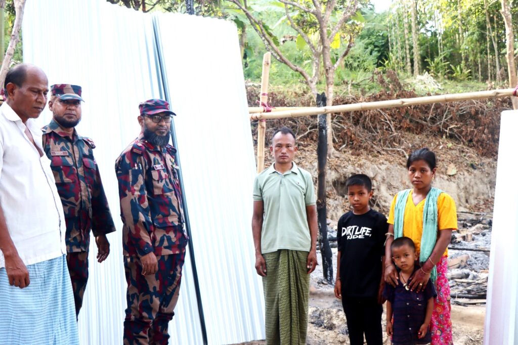 সীমান্ত সুরক্ষার পাশাপাশি দুর্গম জনপদের মানুষের জীবনমান উন্নয়নেও ভূমিকা রাখছে বিজিবি