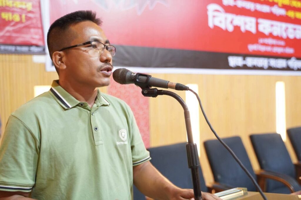 ভাসমান কাপড় বিক্রেতা থেকে ইউপিডিএফ কালেক্টর-বিচার বিভাগের প্রধান বাবুধন চাকমা