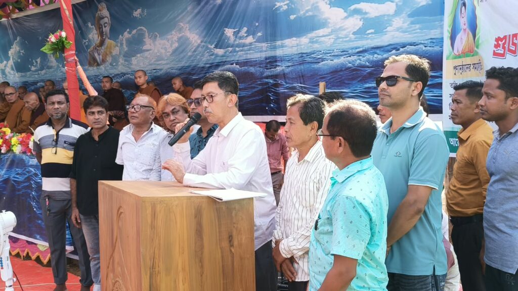 কাপ্তাইয়ে কঠিন চীবর দানোৎসব অনুষ্ঠিত, বিহারের উন্নয়নে সহযোগিতার আশ্বাস দীপেন দেওয়ানের