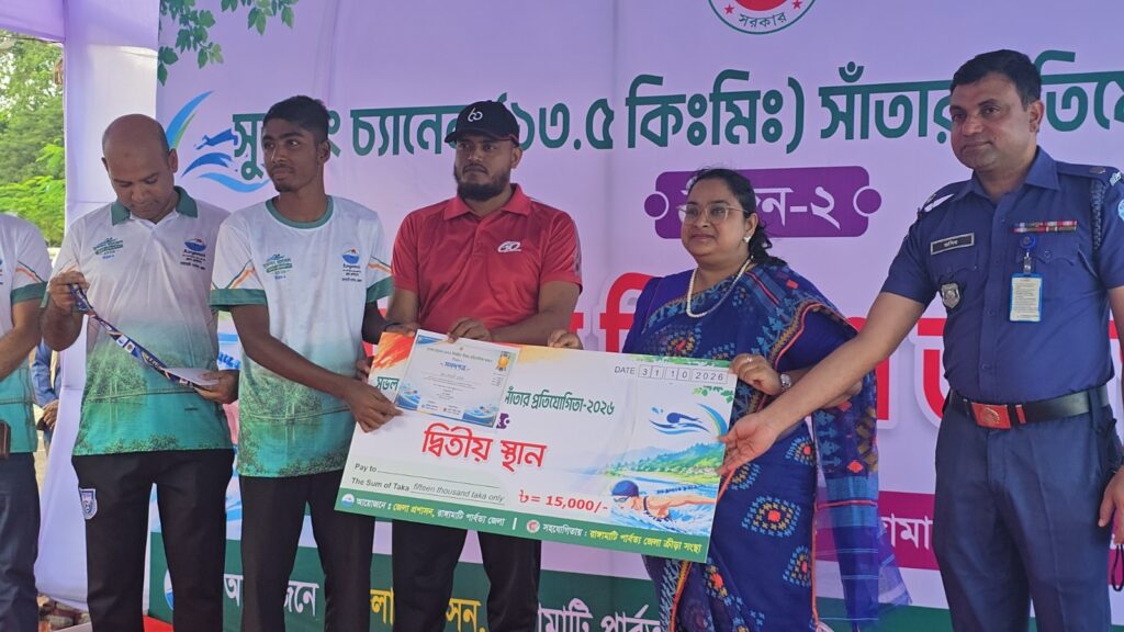 কাপ্তাই হ্রদের বুকে ১৪ কিলোমিটার সাঁতার, সুবলং চ্যানেল প্রতিযোগিতায় অংশ নিলেন ৩৫ জন