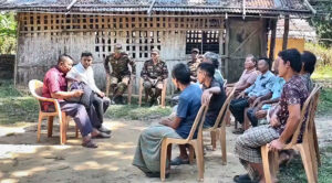 দুর্গম পাহাড়ে ৭ অসহায় পরিবারের হাতে জীবিকার অবলম্বন তুলে দিল সেনাবাহিনীর দীঘিনালা জোন