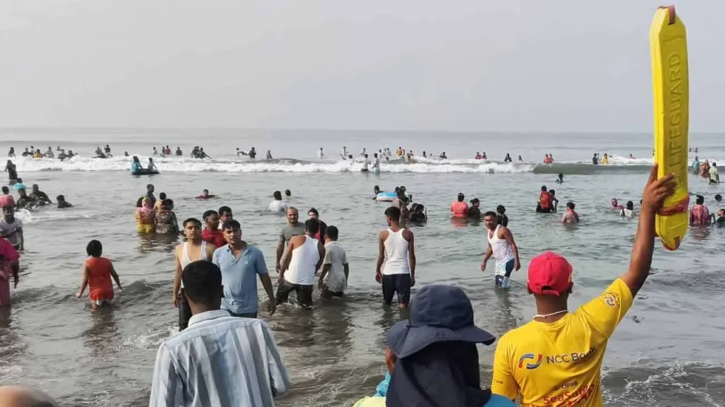 কক্সবাজারে সাগরে গোসলে নেমে তিন পর্যটকের মৃত্যু, নিখোঁজ ২