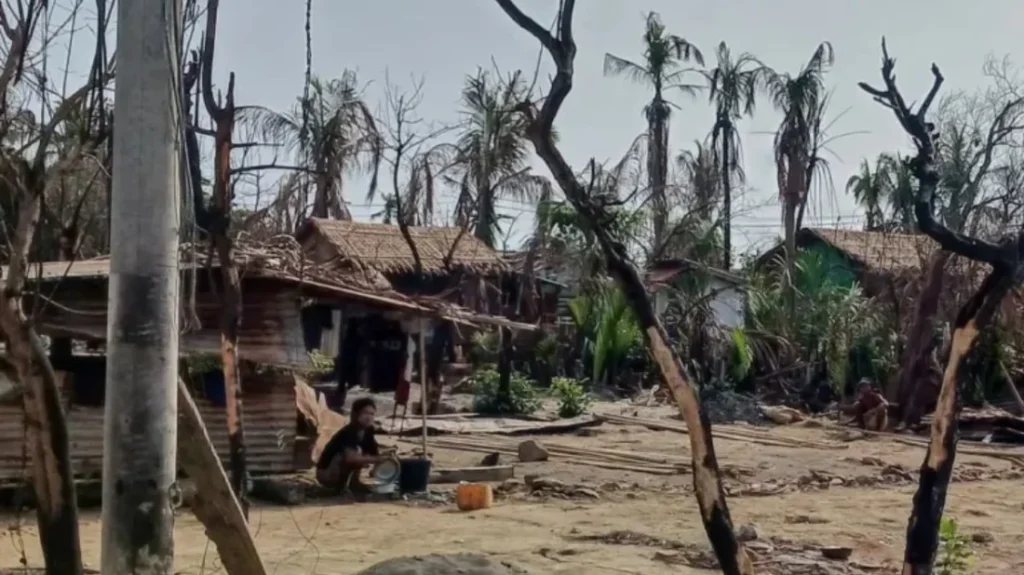 আরাকানের রোহিঙ্গাদের গ্রাম ছাড়ার ডেডলাইন ১৭ অক্টোবর