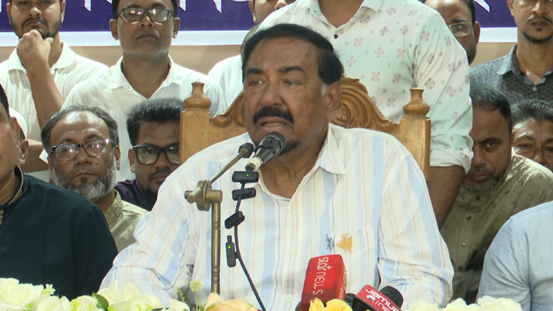 প্রতিমন্ত্রীর হাতে বৈধ কিংবা অবৈধ অস্ত্র কোনটিই শোভা পায় না: স্পিকার হাফিজ উদ্দিন