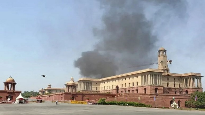 ভারতের পার্লামেন্টের কাছে স্বরাষ্ট্র ও অর্থ মন্ত্রণালয় ভবনে ভয়াবহ আগুন
